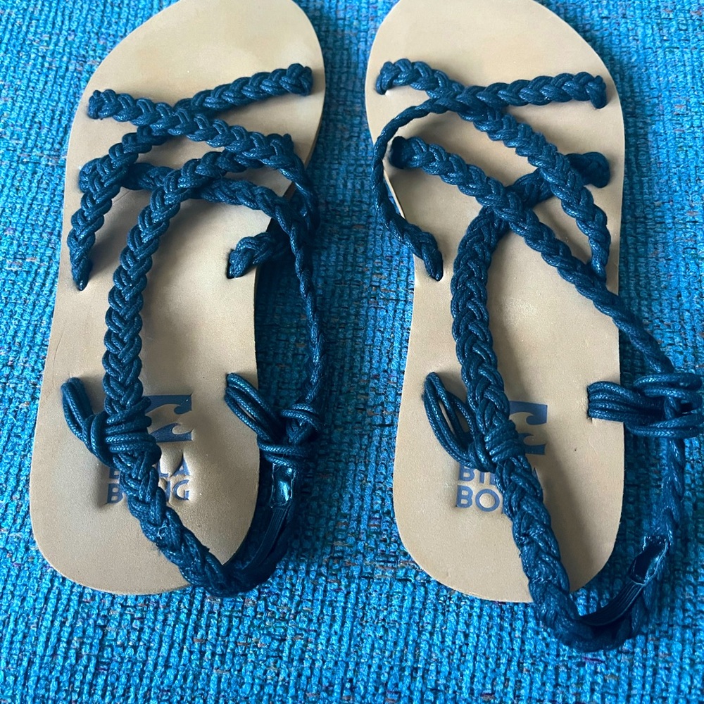 Billabong size 6 black braided sandals